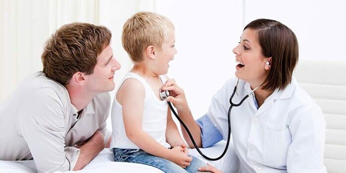 the doctor examining a child with diabetes